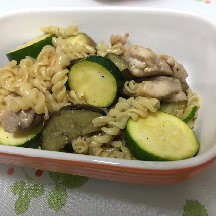 鶏肉、茄子ズッキーニパスタ風